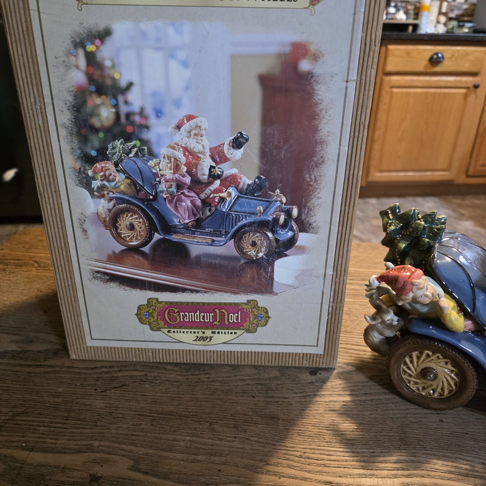 Granduer Noel Festive Santa and Friends Holiday Car Decor. Excellent Condition - Picture 6 of 9